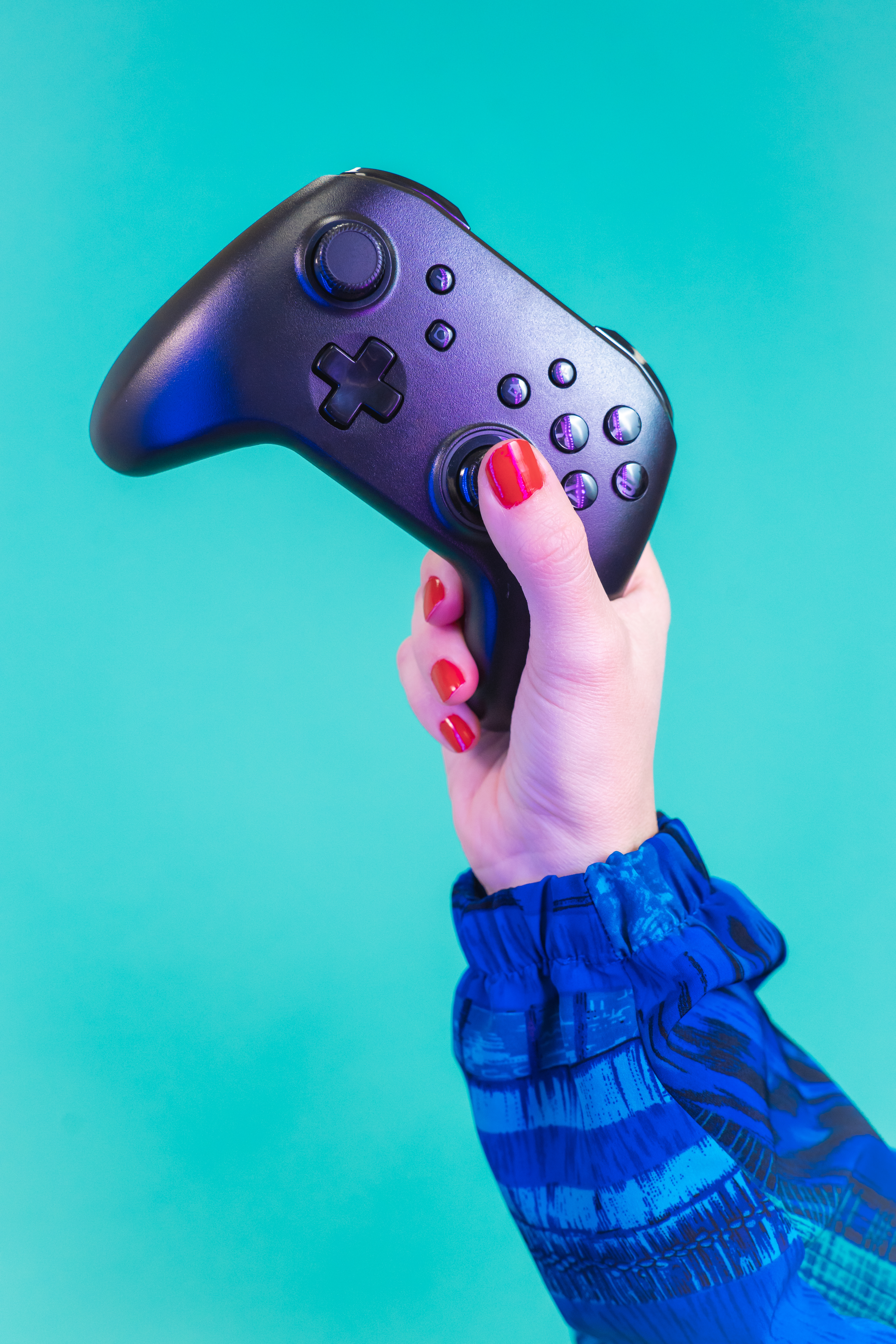 female-hand-holding-a-video-game-controller-gamepa-2026-03-17-07-14-55-utc